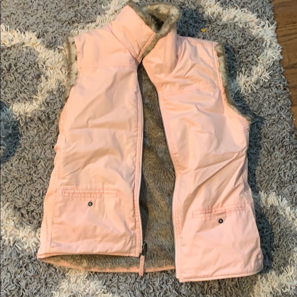 Gap reversible vest
